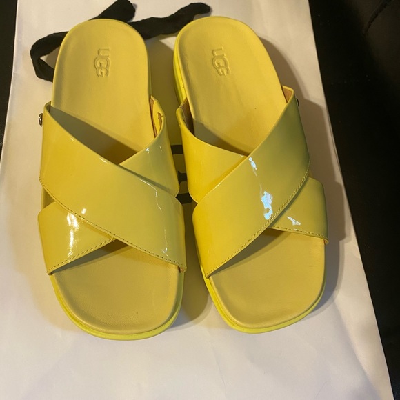 UGG slides - Picture 2 of 2